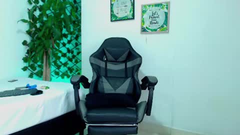 Snapshot of sexytommy_ chatting on June 19, 2026, 3:44 am sexytommy_ online show from June 19, 2026, 3:44 am