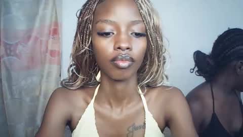 sexyzuriel online show from March 27, 2026, 11:21 am