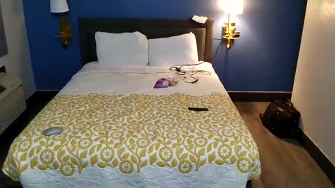 Snapshot of seyerkram831 chatting on January 24, 2025, 4:27 am LickMeWhereIpEe online show from January 24, 2025, 4:27 am