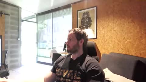 shad0w_hunter online show from December 17, 2025, 2:01 pm