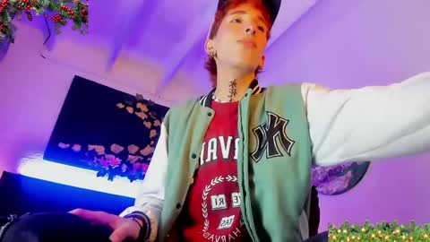 Snapshot of shadow_claw chatting on November 24, 2025, 7:02 pm shadow claw online show from November 24, 2025, 7:02 pm