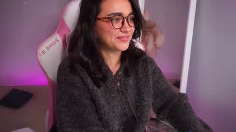 Lily  online show from November 18, 2025, 3:49 pm