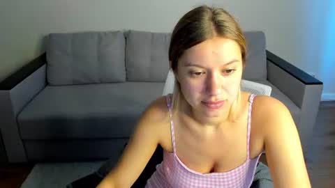 Snapshot of shakira_lux chatting on June 9, 2026, 8:37 am Shakira online show from June 9, 2026, 8:37 am