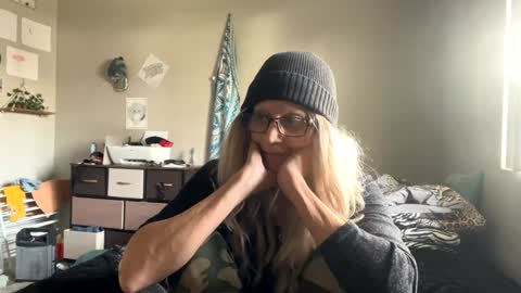 Snapshot of shamanwoman chatting on December 23, 2024, 9:40 pm Shaman Woman online show from December 23, 2024, 9:40 pm