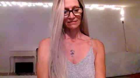 Snapshot of shamanwoman chatting on October 20, 2025, 5:35 pm Shaman Woman online show from October 20, 2025, 5:35 pm