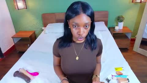 Snapshot of shamira_moore chatting on December 20, 2025, 6:37 pm Catalina online show from December 20, 2025, 6:37 pm