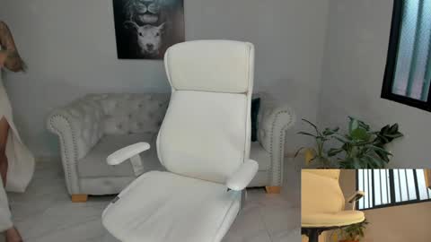 Snapshot of shanabellucy chatting on January 10, 2025, 11:33 am onlyfans shanabellucy online show from January 10, 2025, 11:33 am