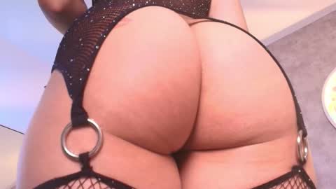 Snapshot of shanell__hott chatting on December 18, 2025, 4:18 am shanell online show from December 18, 2025, 4:18 am