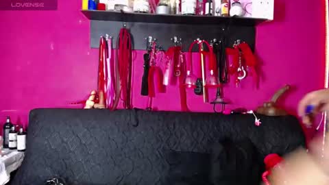 Snapshot of shannon_queen_ chatting on June 20, 2026, 8:17 am Shannon online show from June 20, 2026, 8:17 am