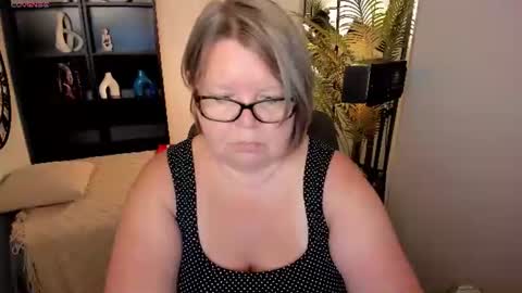 Snapshot of shannonshine chatting on July 9, 2026, 1:04 pm Shannon online show from July 9, 2026, 1:04 pm