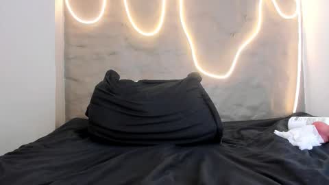 Snapshot of shanntal__ chatting on March 11, 2026, 7:53 pm Shanntal online show from March 11, 2026, 7:53 pm