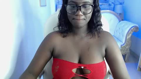shanntall_tk online show from December 4, 2025, 7:55 pm