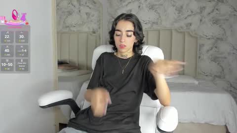 Snapshot of shantal_thompson21 chatting on October 27, 2025, 3:32 am Shantal online show from October 27, 2025, 3:32 am