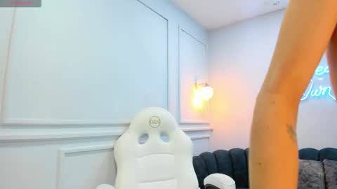 Snapshot of shantal_thompson21 chatting on November 6, 2025, 3:51 am Shantal online show from November 6, 2025, 3:51 am