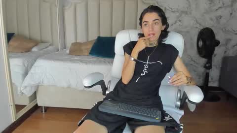 Snapshot of shantal_thompson21 chatting on November 7, 2025, 3:28 am Shantal online show from November 7, 2025, 3:28 am