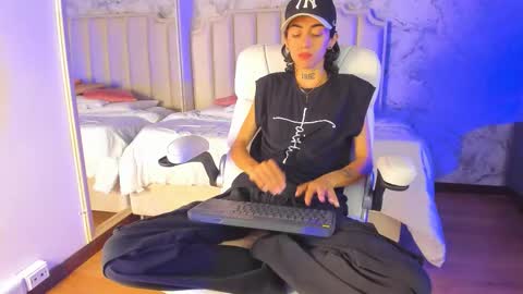 Snapshot of shantal_thompson21 chatting on November 28, 2025, 3:53 am Shantal online show from November 28, 2025, 3:53 am