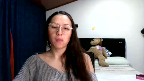 Snapshot of shantaldumont chatting on December 3, 2025, 4:20 am shantaldumont online show from December 3, 2025, 4:20 am