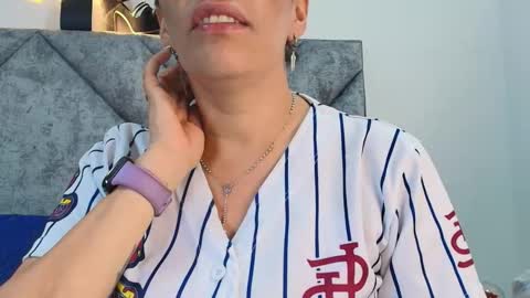 Snapshot of shantey_laurent chatting on November 22, 2025, 1:43 pm shantey online show from November 22, 2025, 1:43 pm