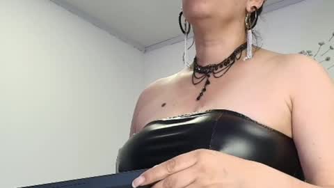 Snapshot of shantey_laurent chatting on April 8, 2026, 3:56 pm shantey online show from April 8, 2026, 3:56 pm