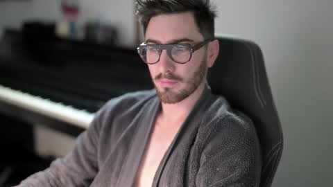 Snapshot of shape80 chatting on November 9, 2025, 7:50 am frenchy boy online show from November 9, 2025, 7:50 am