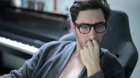 Snapshot of shape80 chatting on December 19, 2025, 9:05 am frenchy boy online show from December 19, 2025, 9:05 am