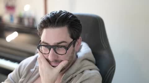 Snapshot of shape80 chatting on December 22, 2025, 8:11 am frenchy boy online show from December 22, 2025, 8:11 am