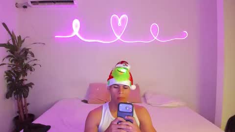 shark_boy21 online show from November 30, 2025, 12:36 am