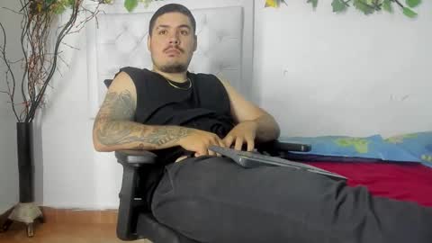 jhon deibyd online show from November 14, 2025, 2:43 am