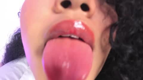 Sharlot online show from April 27, 2026, 3:43 pm