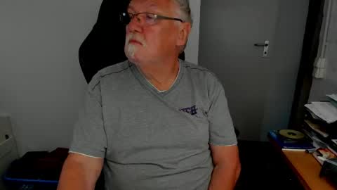 sharlots_pet online show from April 27, 2026, 8:45 am