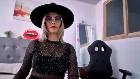 sharlott_3 online show from February 6, 2026, 1:47 pm