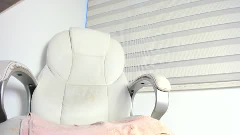 Snapshot of sharol_xx chatting on September 8, 2025, 10:53 pm Sharol smile online show from September 8, 2025, 10:53 pm