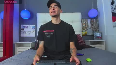 Sharon  Tyga online show from November 16, 2025, 3:17 pm