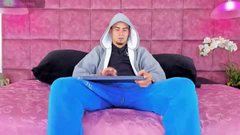 Sharon  Tyga online show from January 10, 2026, 3:47 pm