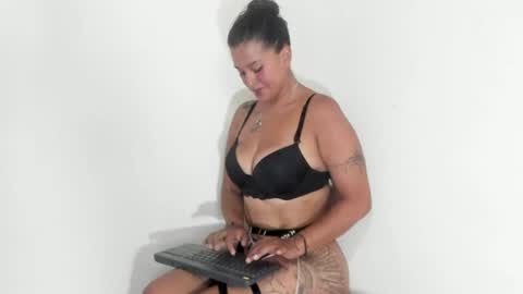 sharoncute17 online show from June 3, 2026, 8:58 pm