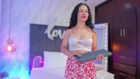 Snapshot of sharonn___ chatting on February 17, 2025, 3:25 am Sharon online show from February 17, 2025, 3:25 am