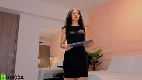 Snapshot of sharonn___ chatting on October 1, 2025, 4:07 am Sharon online show from October 1, 2025, 4:07 am