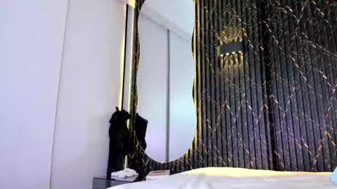 SHARON TAYLOR online show from December 13, 2025, 11:43 pm