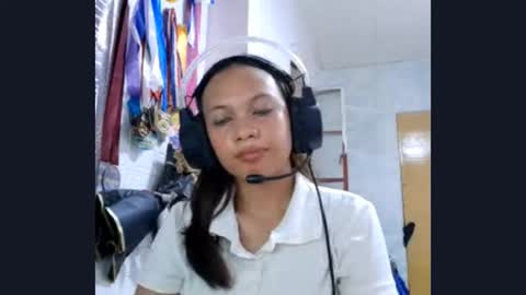 Molly online show from October 22, 2025, 6:46 am