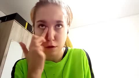 Snapshot of shawanaanene chatting on December 5, 2025, 6:33 am Annette online show from December 5, 2025, 6:33 am