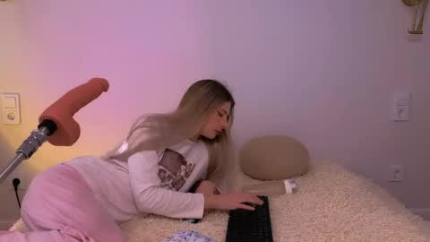 Snapshot of shawty__shy chatting on May 5, 2026, 1:41 pm Devika online show from May 5, 2026, 1:41 pm