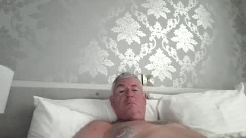 Snapshot of she52 chatting on June 6, 2026, 2:11 pm she52 online show from June 6, 2026, 2:11 pm