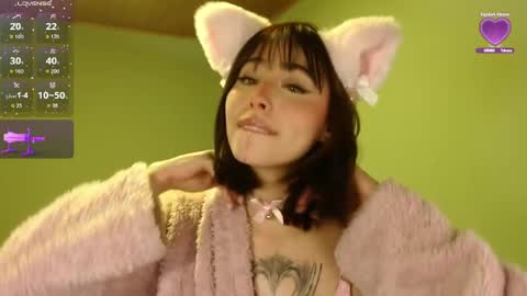Snapshot of she_alice chatting on May 25, 2026, 5:02 am she_alice online show from May 25, 2026, 5:02 am