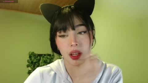 Snapshot of she_alice chatting on June 2, 2026, 6:04 am she_alice online show from June 2, 2026, 6:04 am