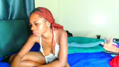 shee13 online show from October 15, 2025, 2:22 am