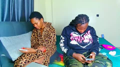 shee13 online show from February 4, 2026, 9:53 pm