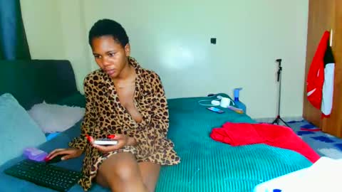 shee13 online show from February 19, 2026, 11:12 pm