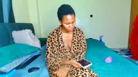 shee13 online show from February 25, 2026, 11:25 pm