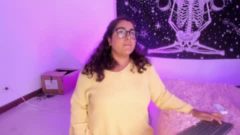 Heidy  online show from February 7, 2025, 6:03 am