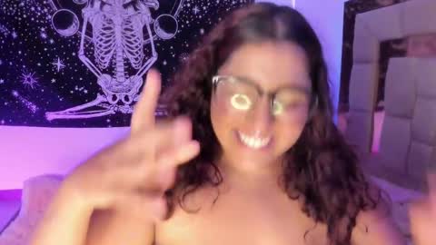 Heidy  online show from March 8, 2025, 7:05 am